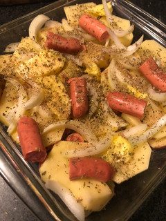 Una foto de Papas chorizas al horno fácil