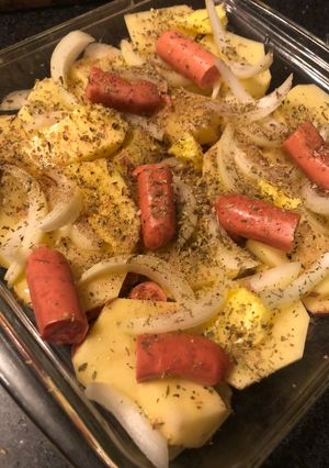 Una foto de Papas chorizas al horno fácil