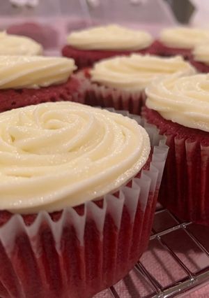 A picture of Red velvet cupcakes.
