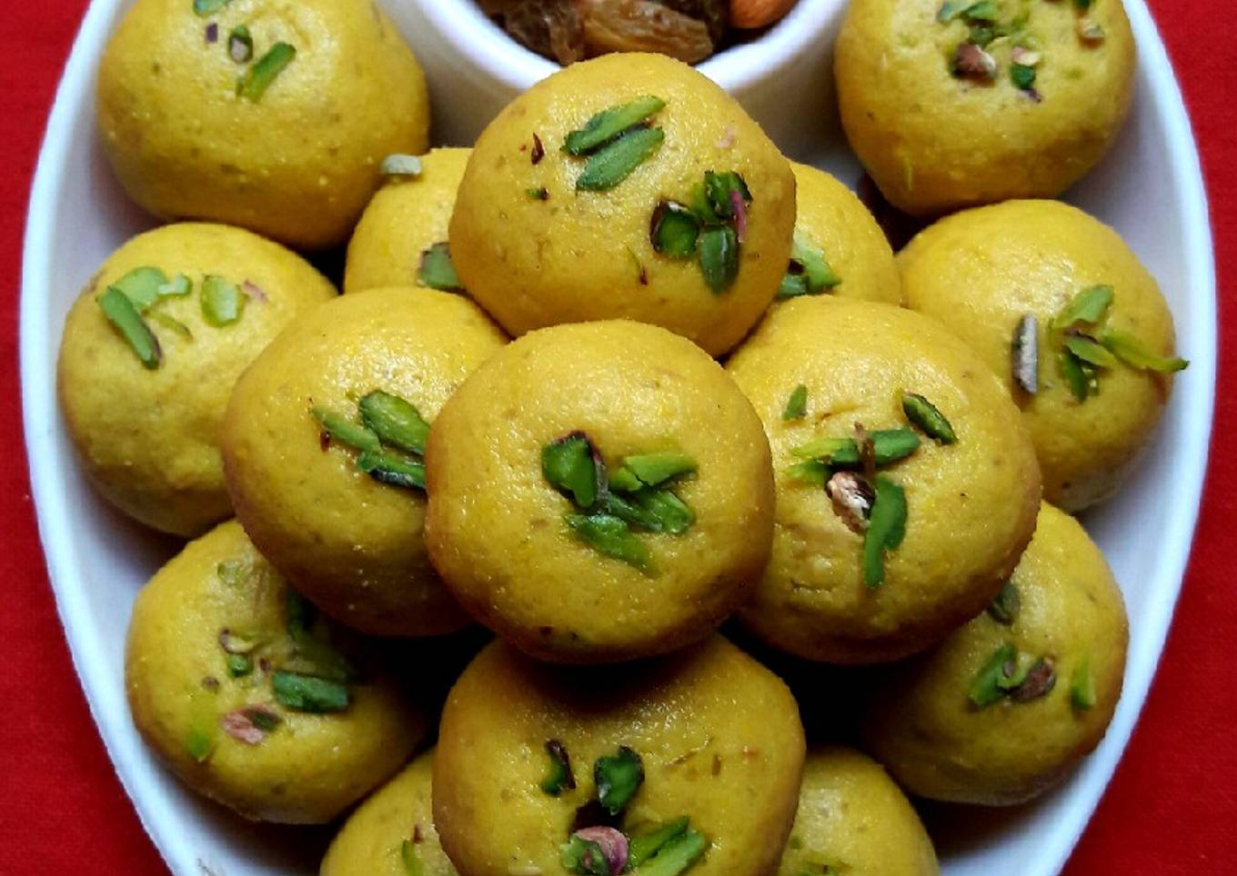 Besan Ke Laddoo