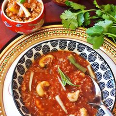 A picture of Quinoa porridge In Red Thai Gravy.