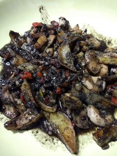 Una foto de Calamares en su tinta