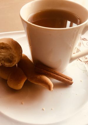 A picture of Cinnamon tea with homemade bread.