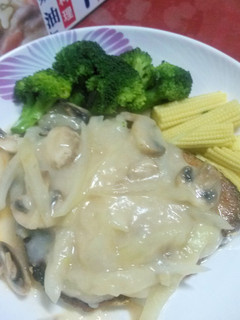 【北海道白醬煮】白醬旗魚排 的食譜成品照片