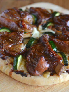 A picture of Pork spare rib pizza!.