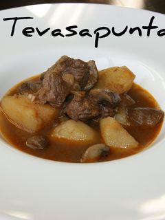 Una foto de Patatas con carne al toro