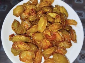 Hình của món Mứt cóc cay.