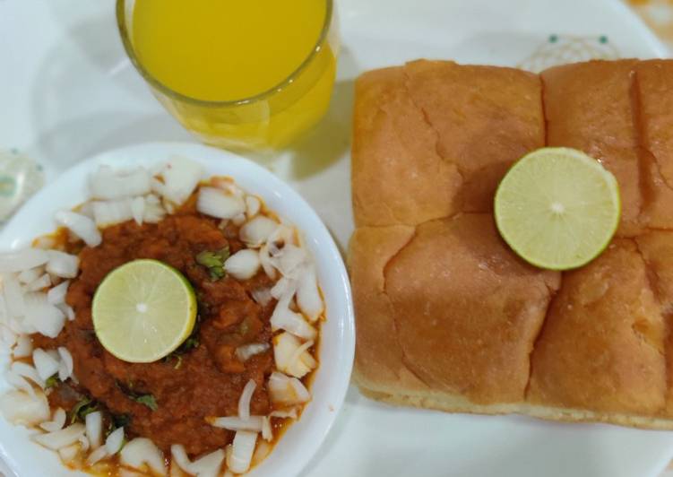 Steps to Make Homemade Pav bhaji