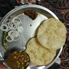 A picture of Chhole bhatoore.