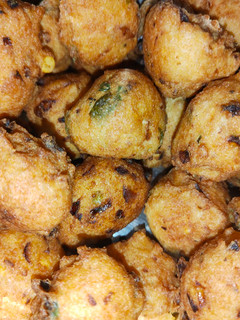 இரு பருப்பு வடை(2 paruppu vadai recipe in tamil) செய்முறை முக்கிய புகைப்படம்