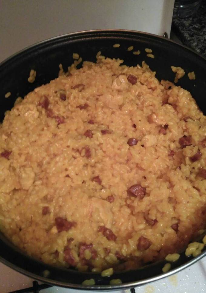Una foto de Paella de carne y chorizo