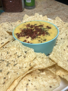 Una foto de Dip de pollo y queso con bacon bits a lo Chef G💪🏾🔥🇵🇷👨🏾‍🍳