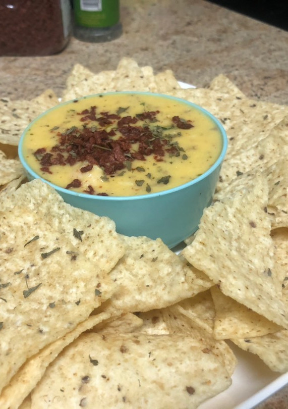 Una foto de Dip de pollo y queso con bacon bits a lo Chef G💪🏾🔥🇵🇷👨🏾‍🍳