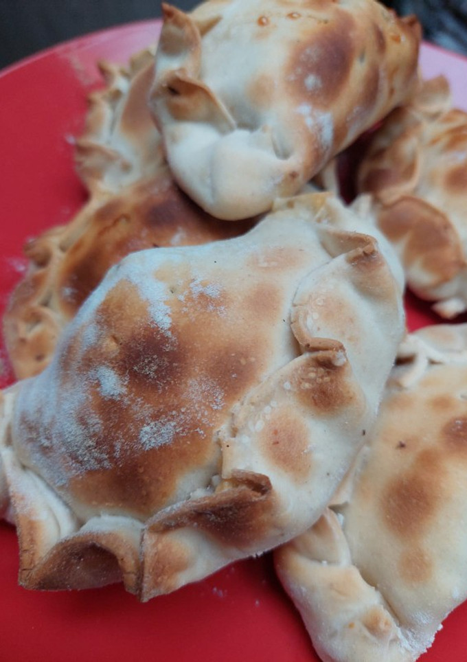 Una foto de Empanadas Mechada Queso 🥟