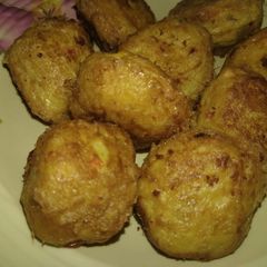 A picture of Potatos balls.
