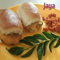 A picture of Vada pav.