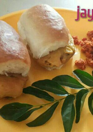 A picture of Vada pav.