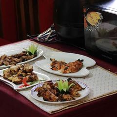 A picture of Roasted poulet white breast with Honey dressing.
