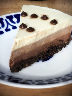 Una foto de Tarta cuatro chocolates