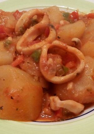 Foto principal de Estofado de patatas y calamares
