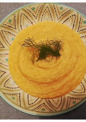 Une photo de Purée de pommes de terre, carottes, fenouil