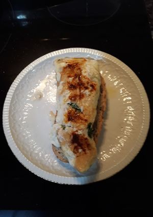 Una foto de Tortilla de claras con jengibre y canónigos crudos