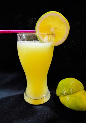 A picture of Fresh sweet lime juice.