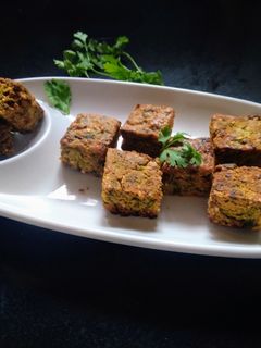 कोथिंबीर वडी (kothimbir vadi recipe in marathi) रेसिपी चे मुख्य फोटो