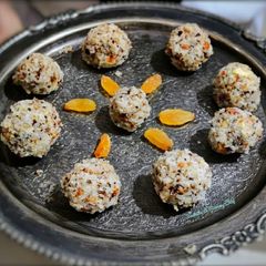 A picture of Coconut ladoos (nariyal laddoo).