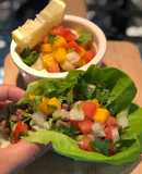 Taco bò với lá xà lách