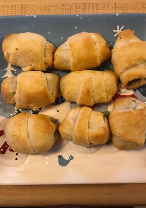 A picture of Christmas breakfast roll-ups.
