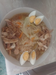 Una foto de Pancit lomi de pollo
