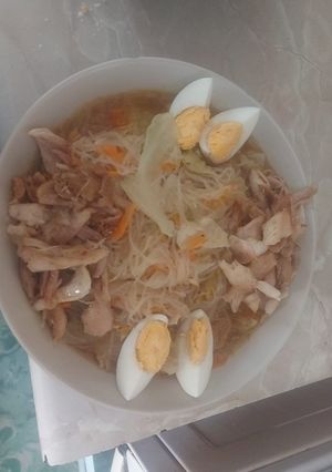 Una foto de Pancit lomi de pollo