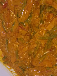 A picture of Green beans and Carrots salads.