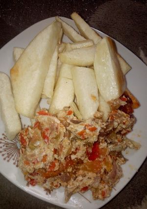 A picture of Fried yam wit egg source #amrah.