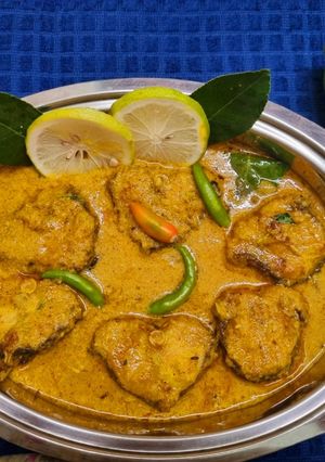 A picture of Gondhoraj Lemon Katla Fish Curry.