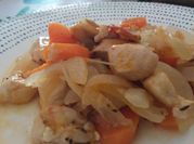 Una foto de escabeche con pechuga de pollo