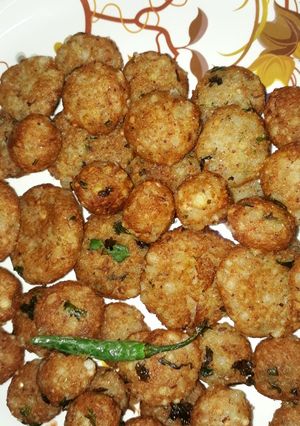 A picture of Sabudana vada.