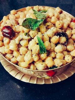 வெள்ளை கொண்ட கடலை சுண்டல். செய்முறை முக்கிய புகைப்படம்