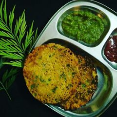 A picture of Aloo cheela.