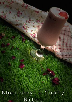A picture of White chocolate strawberry shake.
