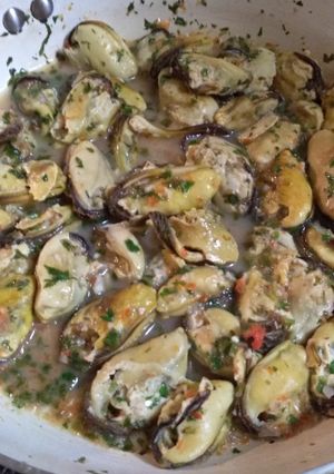 Una foto de Cholgas frescas(mejillones) olor a mar invade la casa..