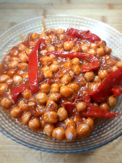 Una foto de Salteado de garbanzos con pimiento rojo