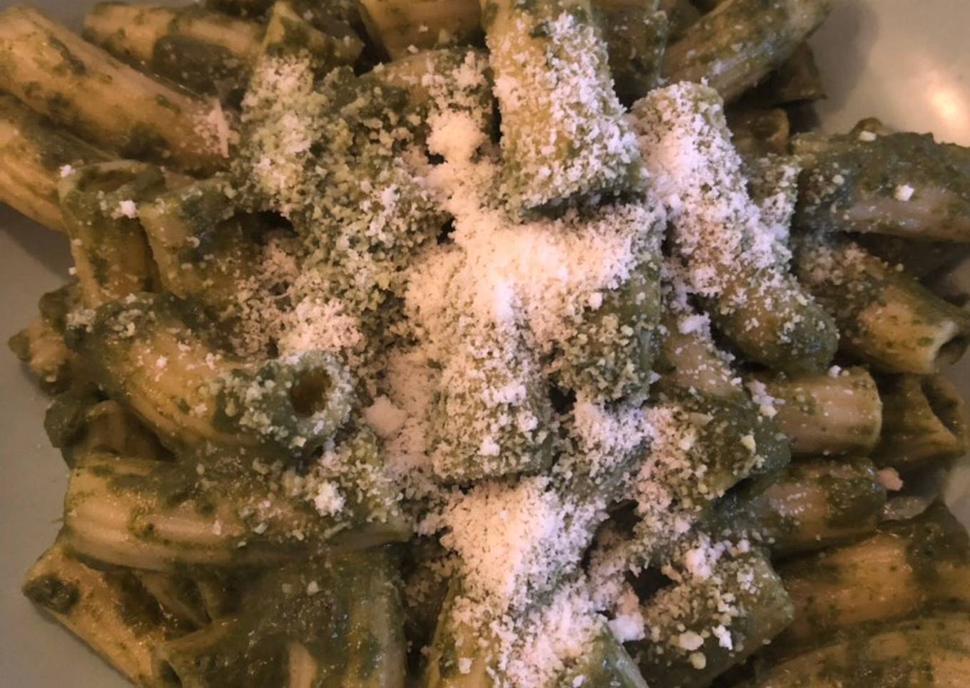 Tortiglioni al pesto de espinacas