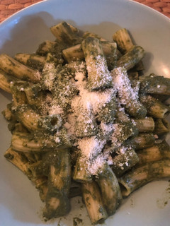 Una foto de Tortiglioni al pesto de espinacas