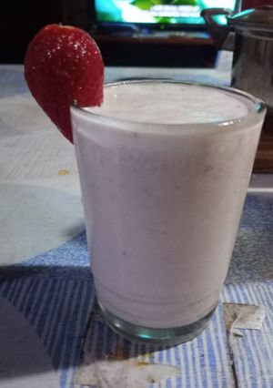 Una foto de Licuado de banana y frutilla
