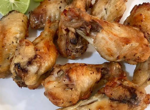 Una foto de Pollo- pimienta y limón