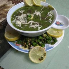A picture of Peas coriander leaves.
