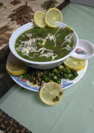 A picture of Peas coriander leaves.