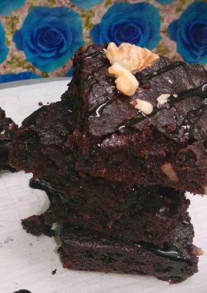 वालनटचॉकलेट ब्राउनी/walnut choclate whole wheat eggles brownie recipe in hindi) रेसिपी मुख्य फोटो